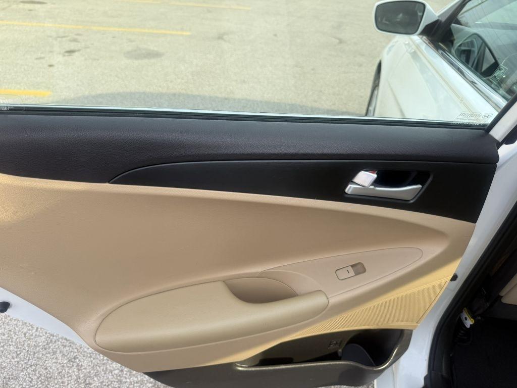 Hyundai Sonata 4dr Sdn 2.4L Auto GLS 2013