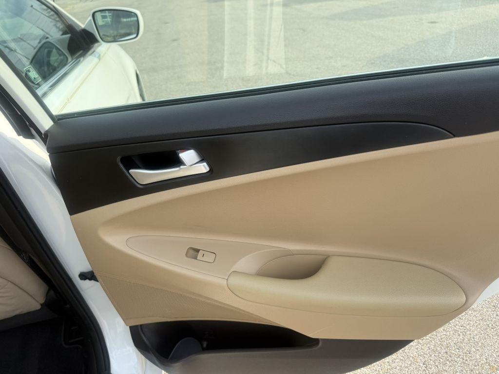 Hyundai Sonata 4dr Sdn 2.4L Auto GLS 2013