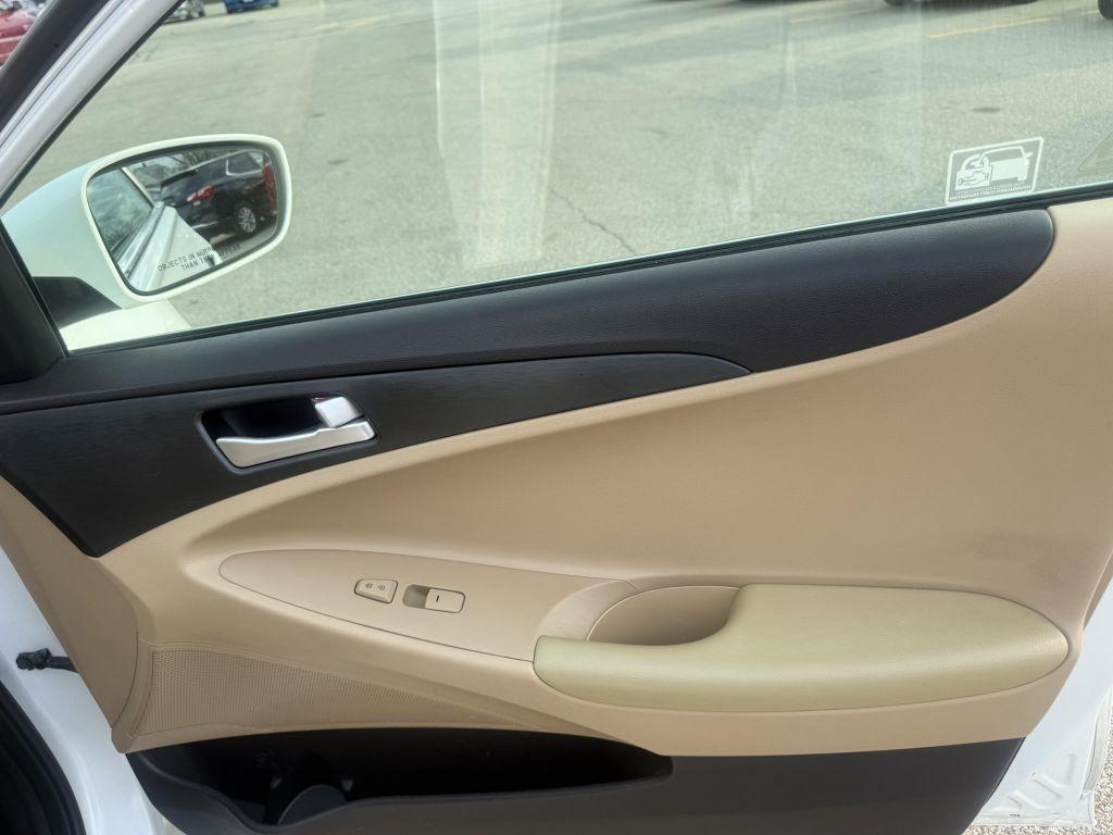 Hyundai Sonata 4dr Sdn 2.4L Auto GLS 2013