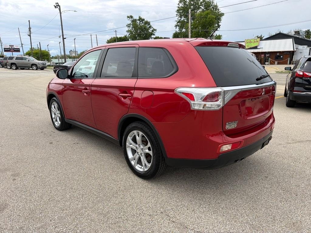 Mitsubishi Outlander 2WD 4dr SE 2015