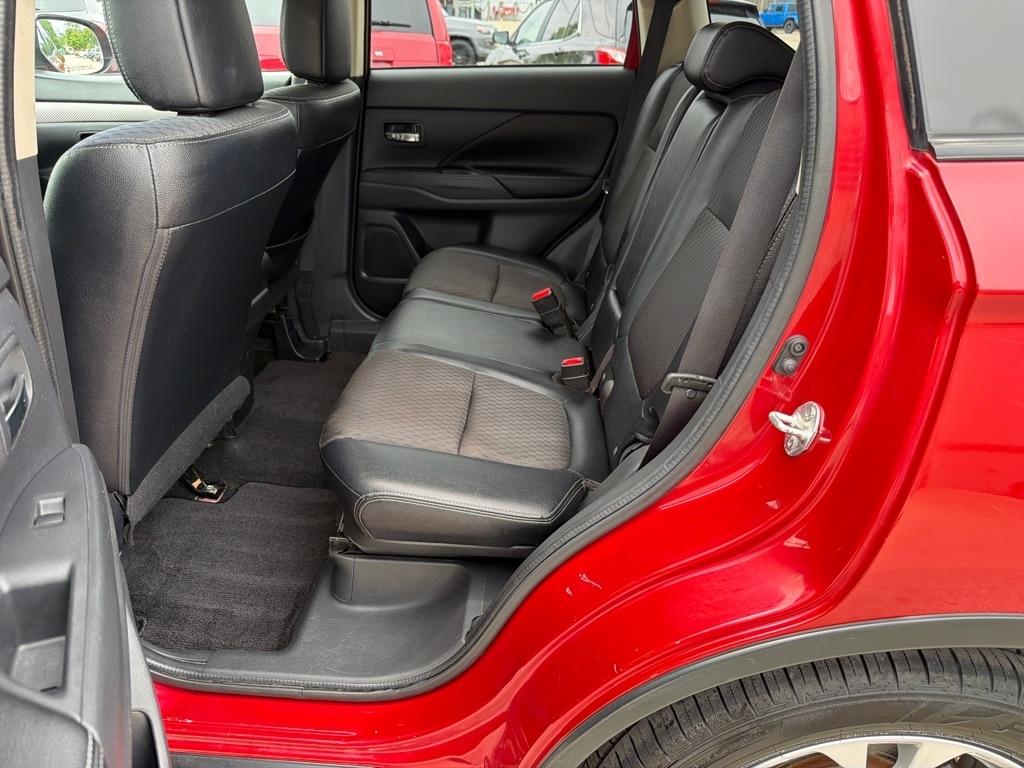 Mitsubishi Outlander 2WD 4dr SE 2015