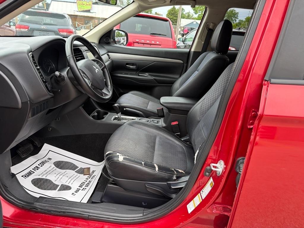 Mitsubishi Outlander 2WD 4dr SE 2015