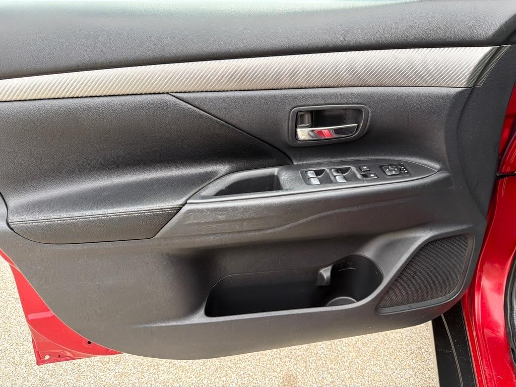 Mitsubishi Outlander 2WD 4dr SE 2015