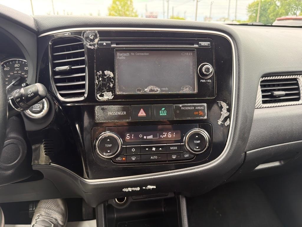Mitsubishi Outlander 2WD 4dr SE 2015