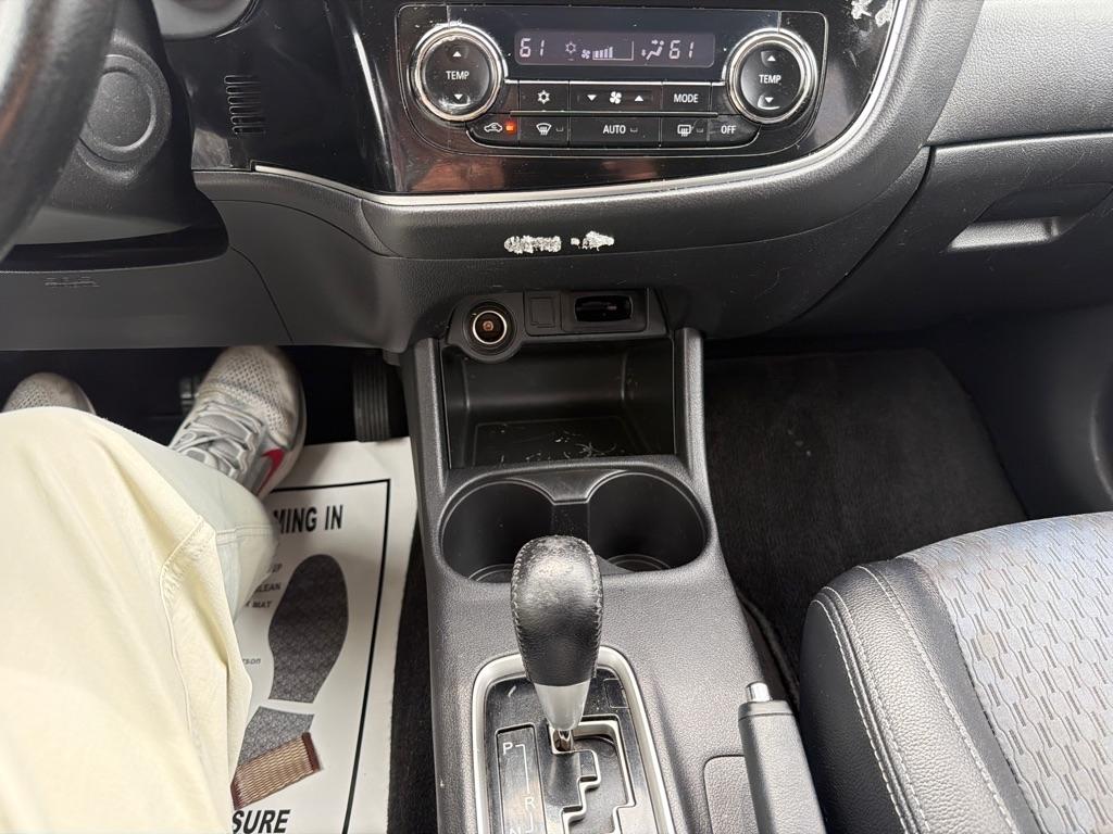 Mitsubishi Outlander 2WD 4dr SE 2015