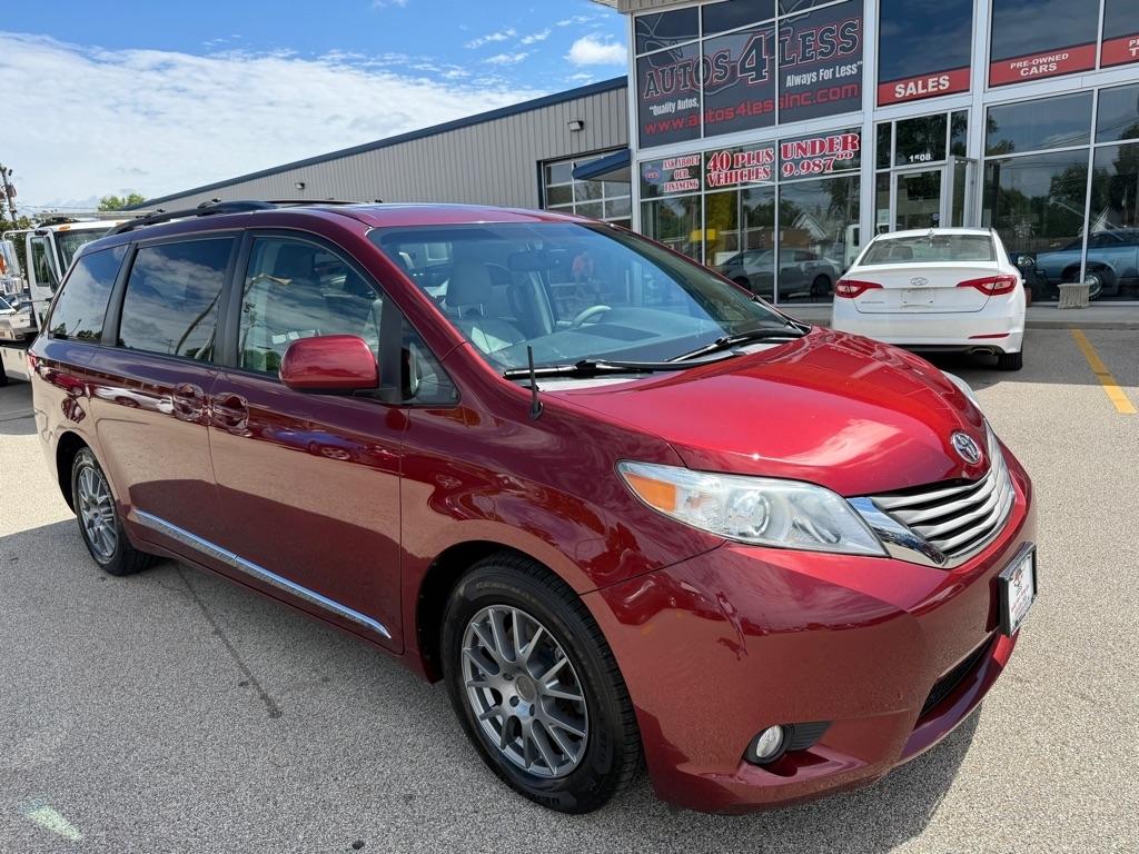 Toyota Sienna 5dr 7-Pass Van V6 XLE AAS FWD (Natl) 2011