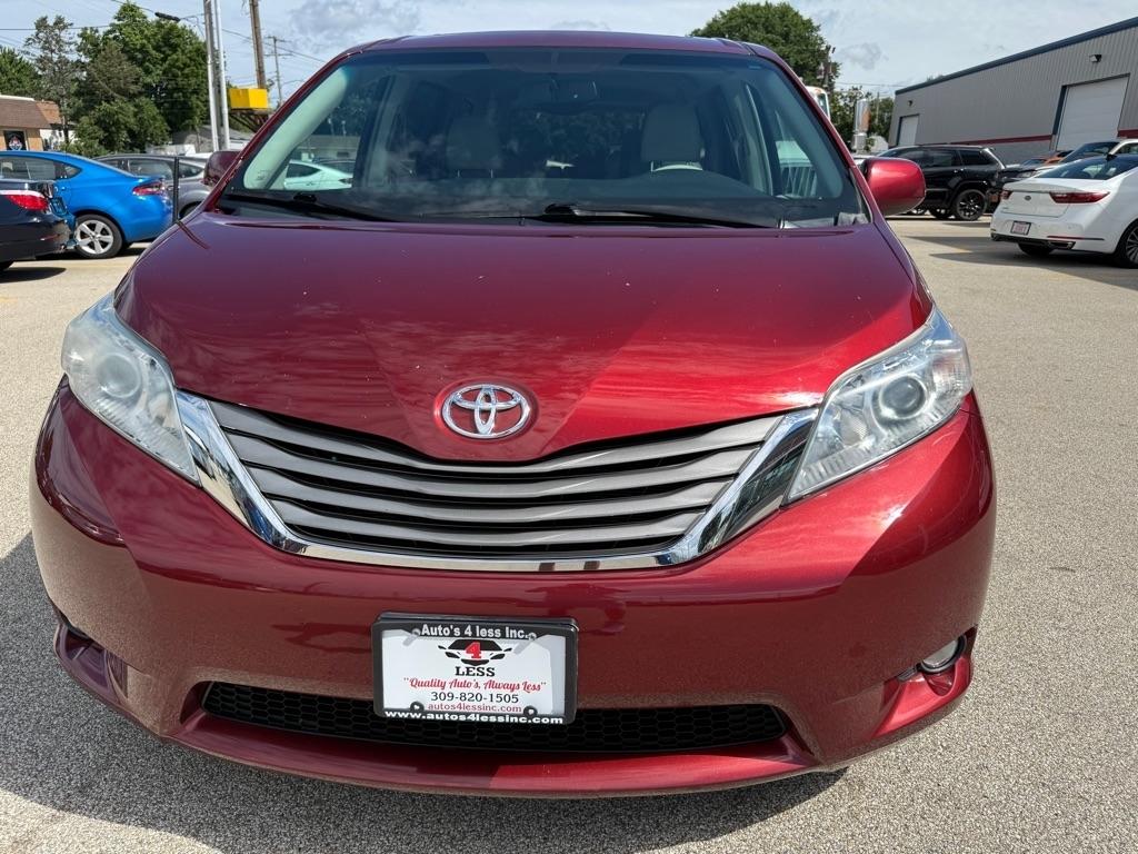 Toyota Sienna 5dr 7-Pass Van V6 XLE AAS FWD (Natl) 2011