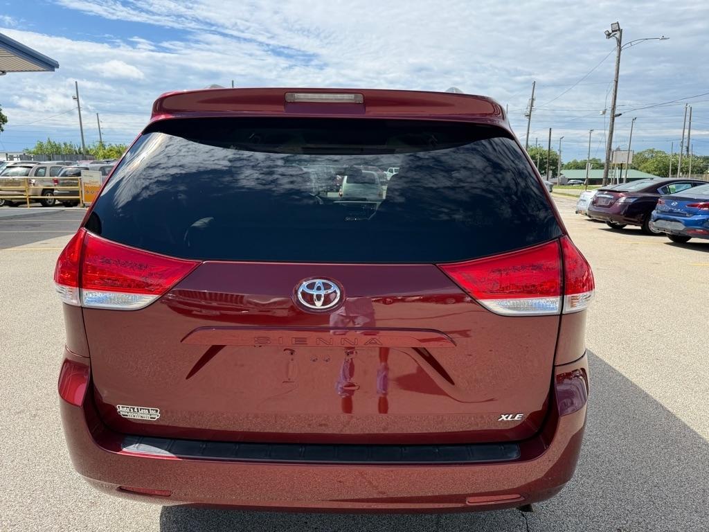 Toyota Sienna 5dr 7-Pass Van V6 XLE AAS FWD (Natl) 2011