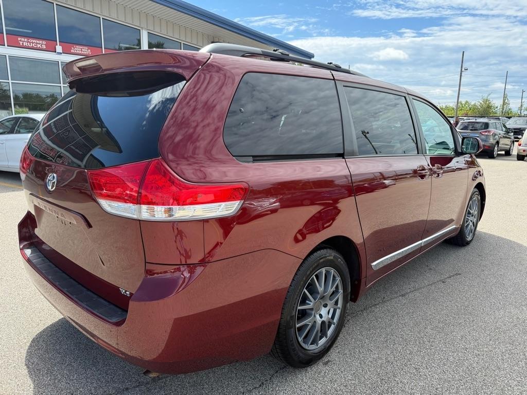 Toyota Sienna 5dr 7-Pass Van V6 XLE AAS FWD (Natl) 2011
