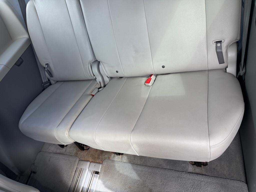 Toyota Sienna 5dr 7-Pass Van V6 XLE AAS FWD (Natl) 2011
