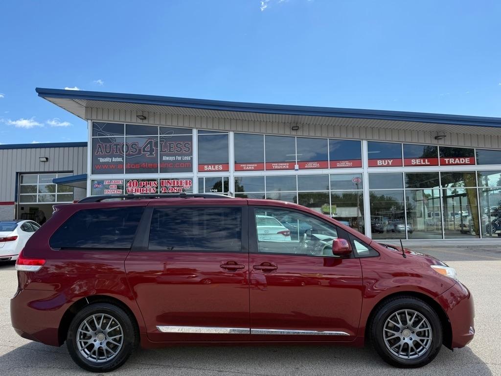 Toyota Sienna 5dr 7-Pass Van V6 XLE AAS FWD (Natl) 2011