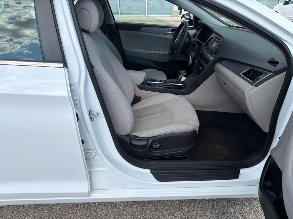 Hyundai Sonata 4dr Sdn 2.4L SE 2015