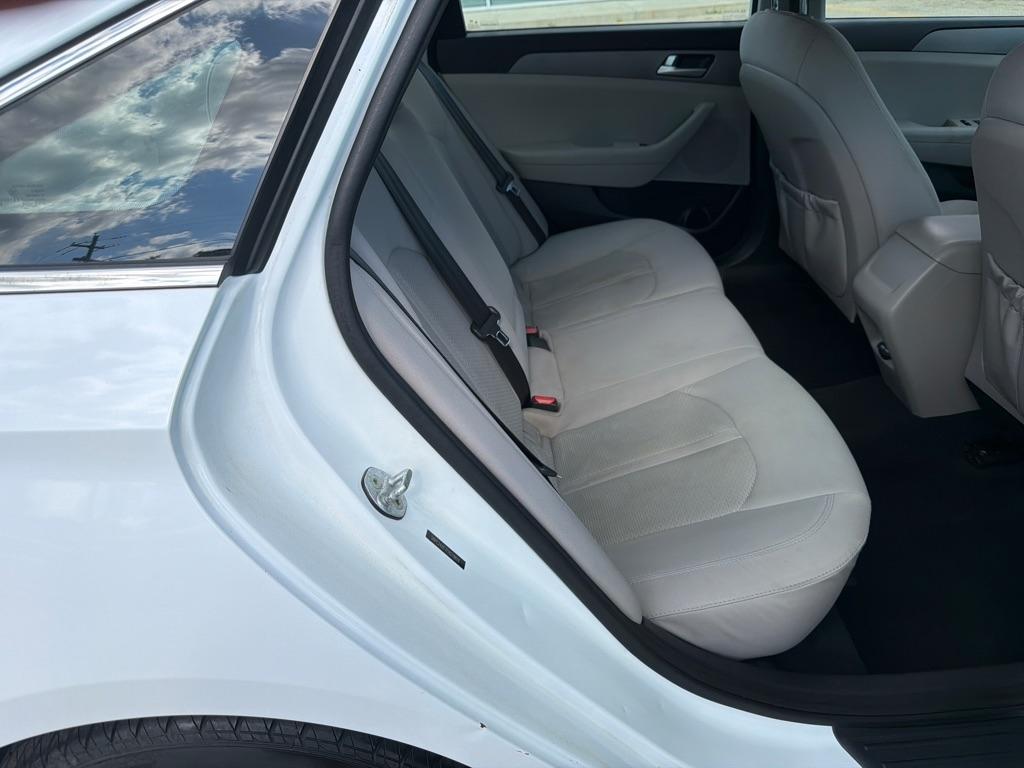 Hyundai Sonata 4dr Sdn 2.4L SE 2015
