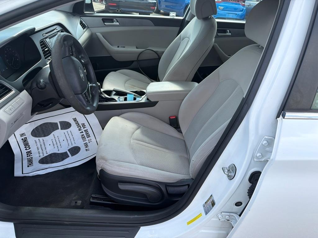 Hyundai Sonata 4dr Sdn 2.4L SE 2015
