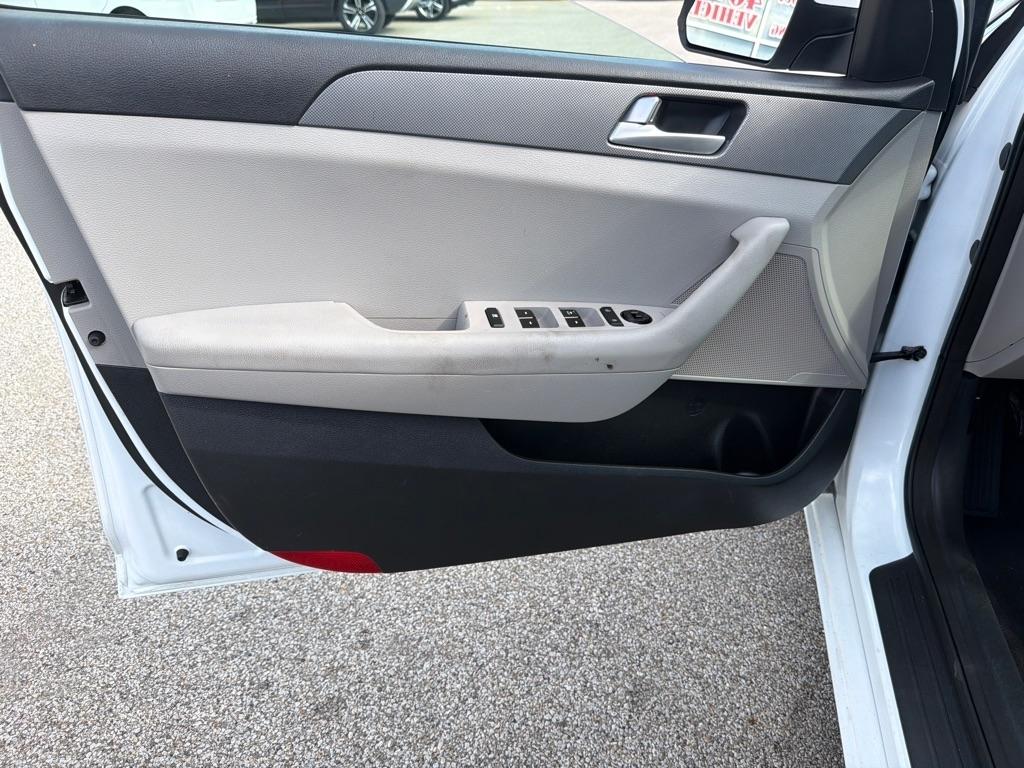 Hyundai Sonata 4dr Sdn 2.4L SE 2015