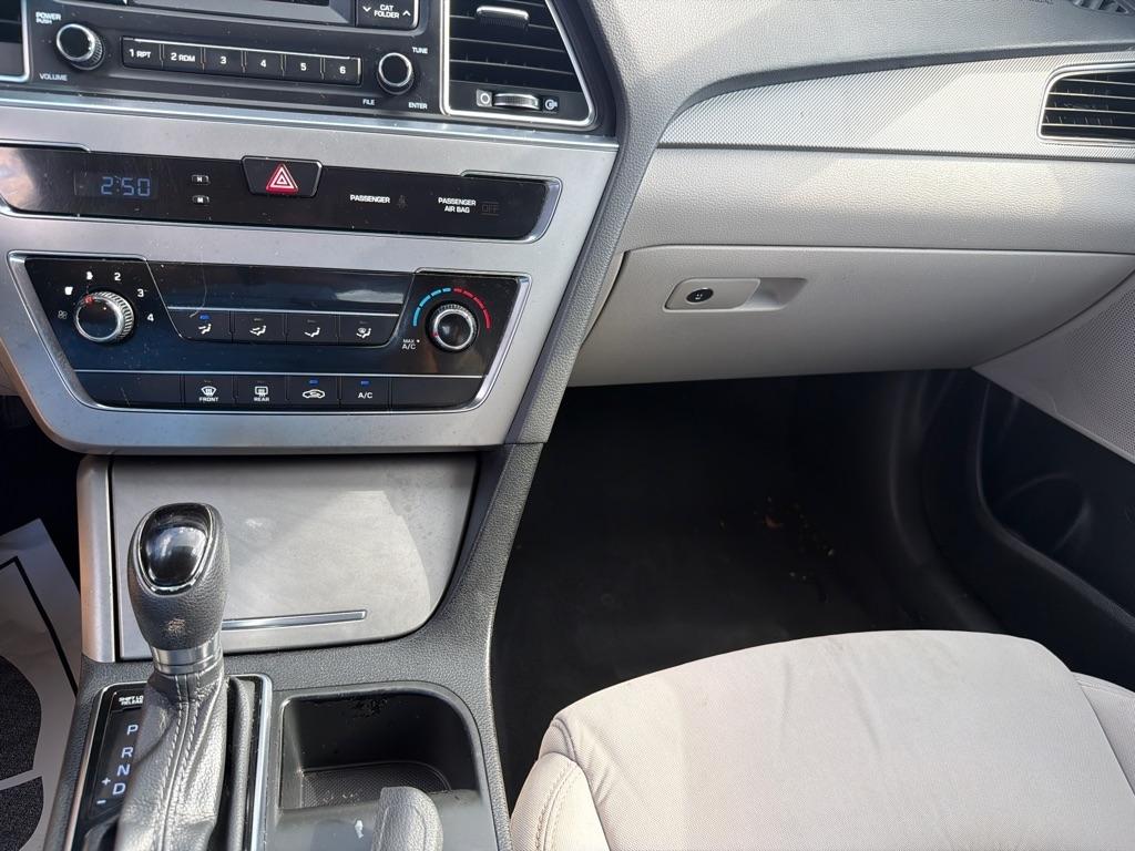 Hyundai Sonata 4dr Sdn 2.4L SE 2015