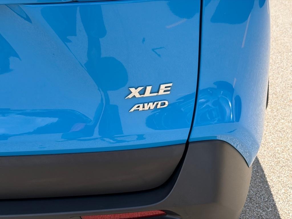 Toyota RAV4 XLE AWD (Natl) 2020