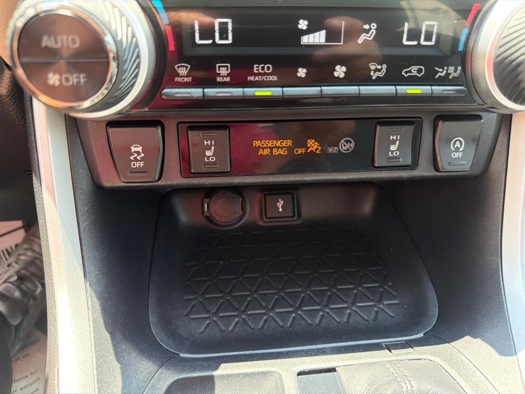 Toyota RAV4 XLE AWD (Natl) 2020