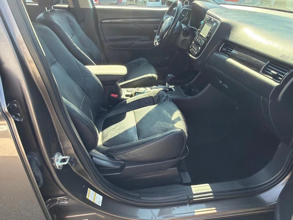 Mitsubishi Outlander 2WD 4dr SEL 2016
