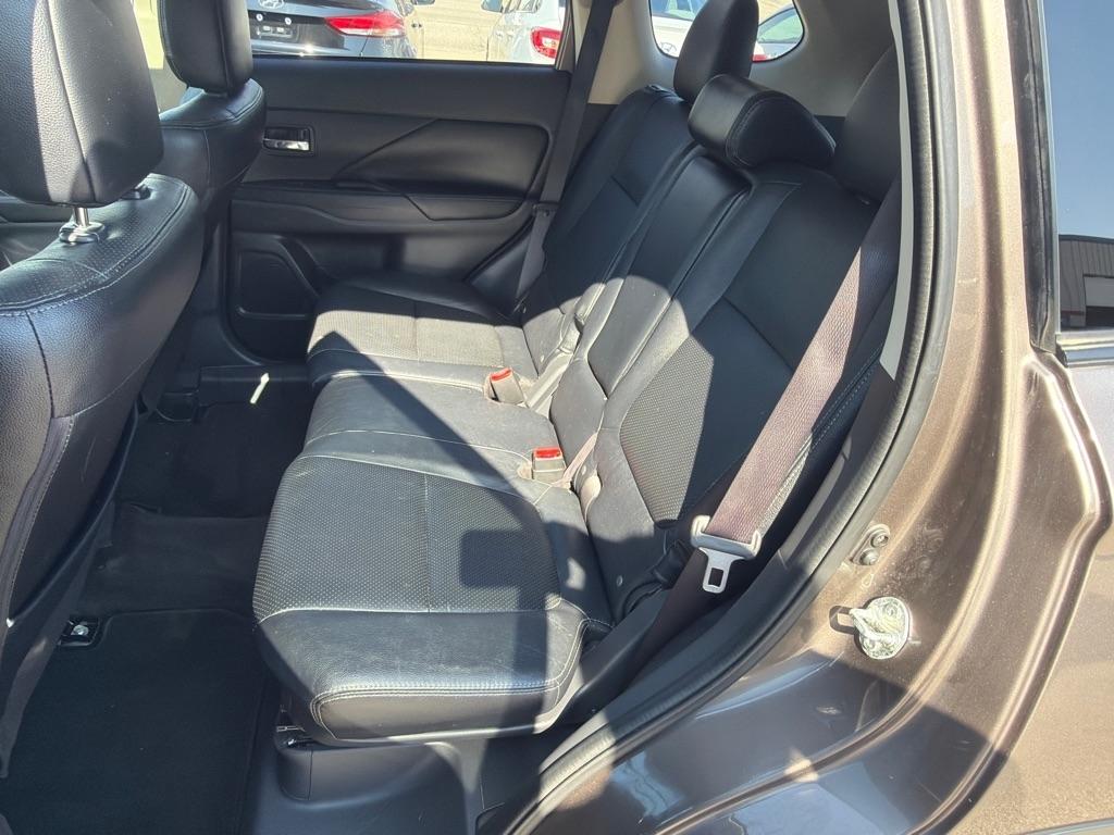 Mitsubishi Outlander 2WD 4dr SEL 2016