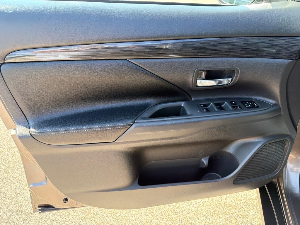 Mitsubishi Outlander 2WD 4dr SEL 2016