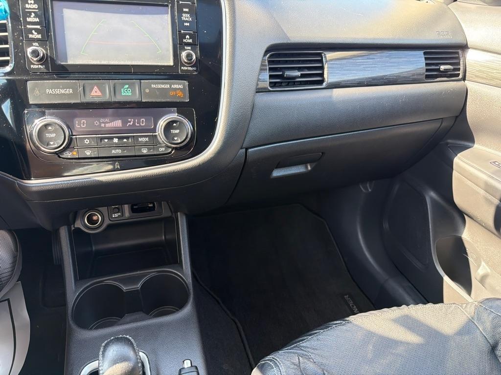 Mitsubishi Outlander 2WD 4dr SEL 2016