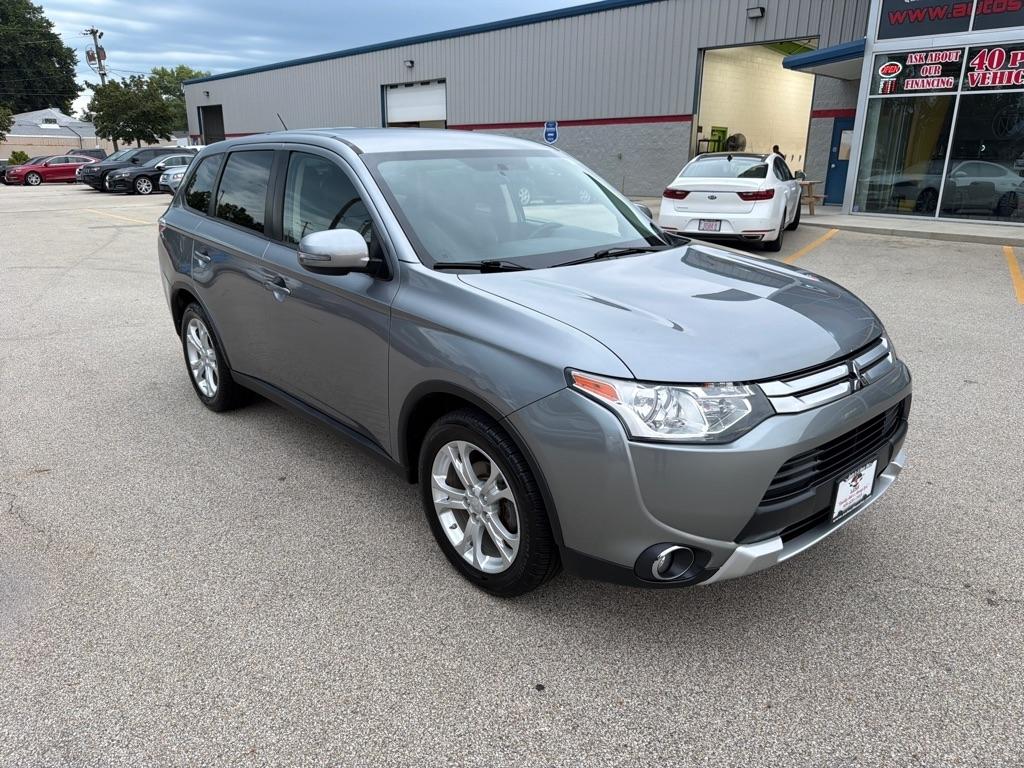 Mitsubishi Outlander 2WD 4dr SE 2015
