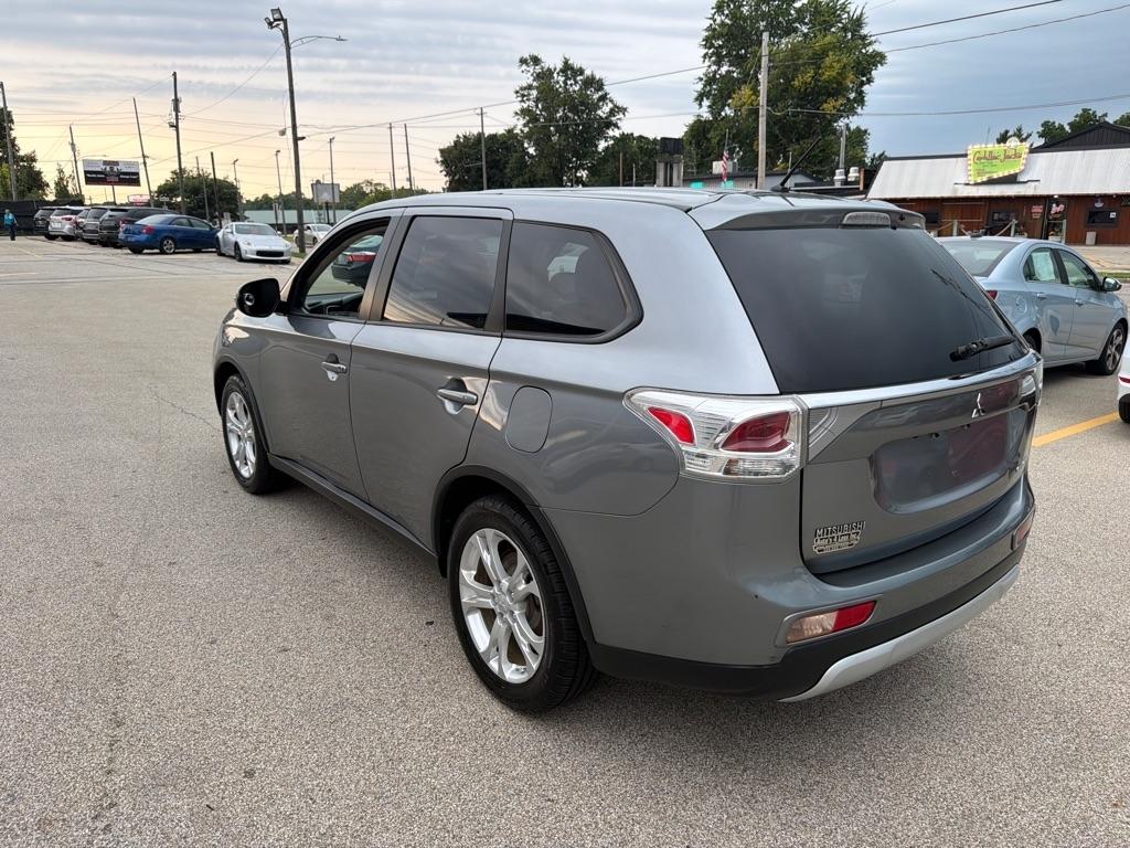 Mitsubishi Outlander 2WD 4dr SE 2015