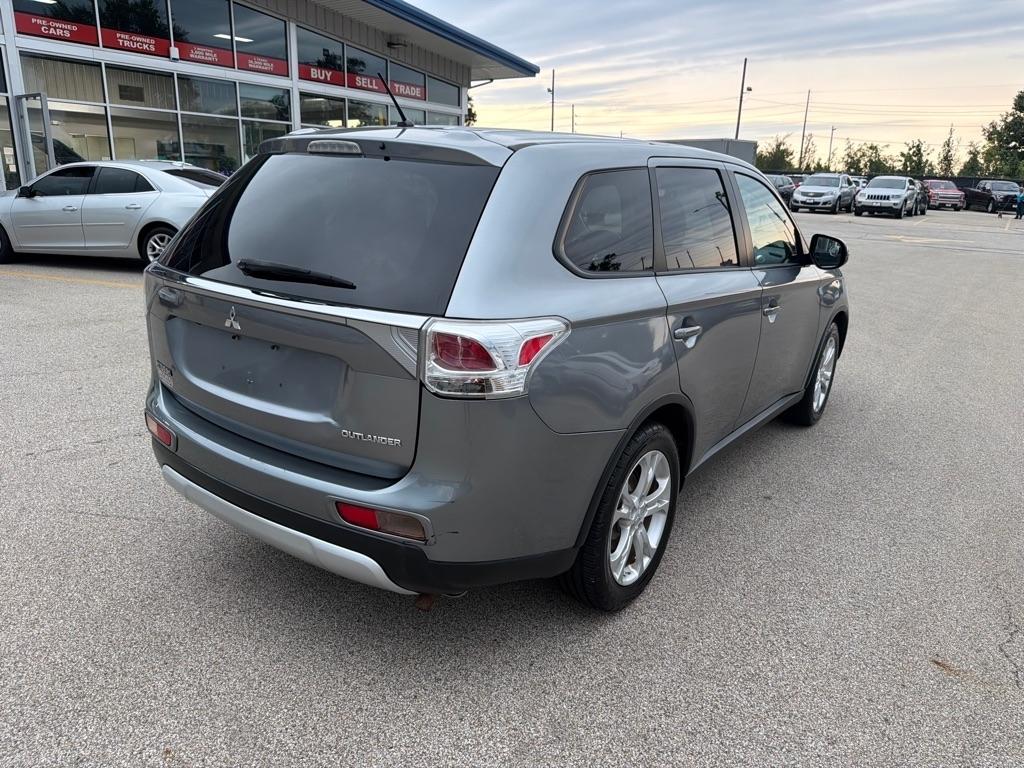 Mitsubishi Outlander 2WD 4dr SE 2015