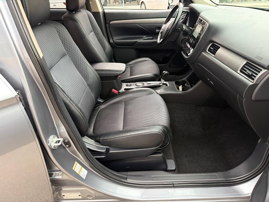 Mitsubishi Outlander 2WD 4dr SE 2015