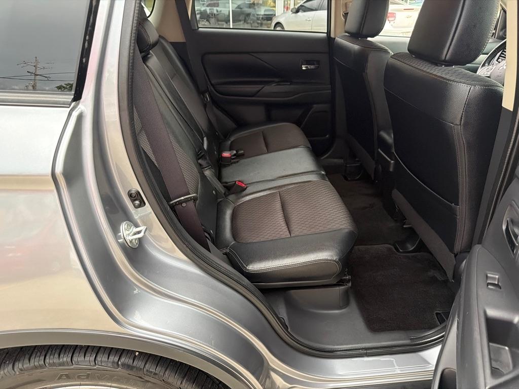 Mitsubishi Outlander 2WD 4dr SE 2015