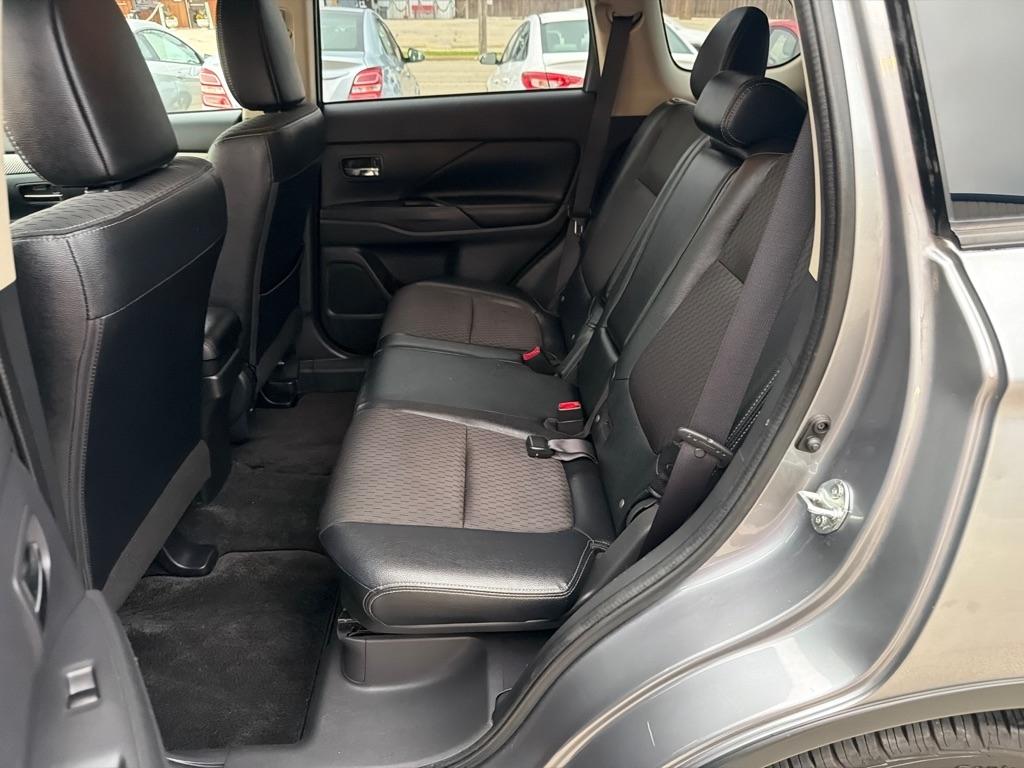 Mitsubishi Outlander 2WD 4dr SE 2015