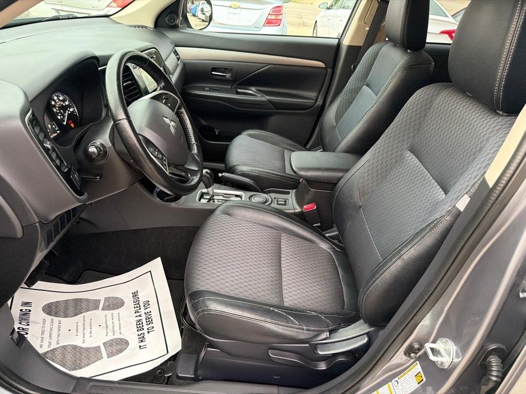 Mitsubishi Outlander 2WD 4dr SE 2015