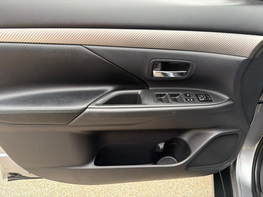 Mitsubishi Outlander 2WD 4dr SE 2015