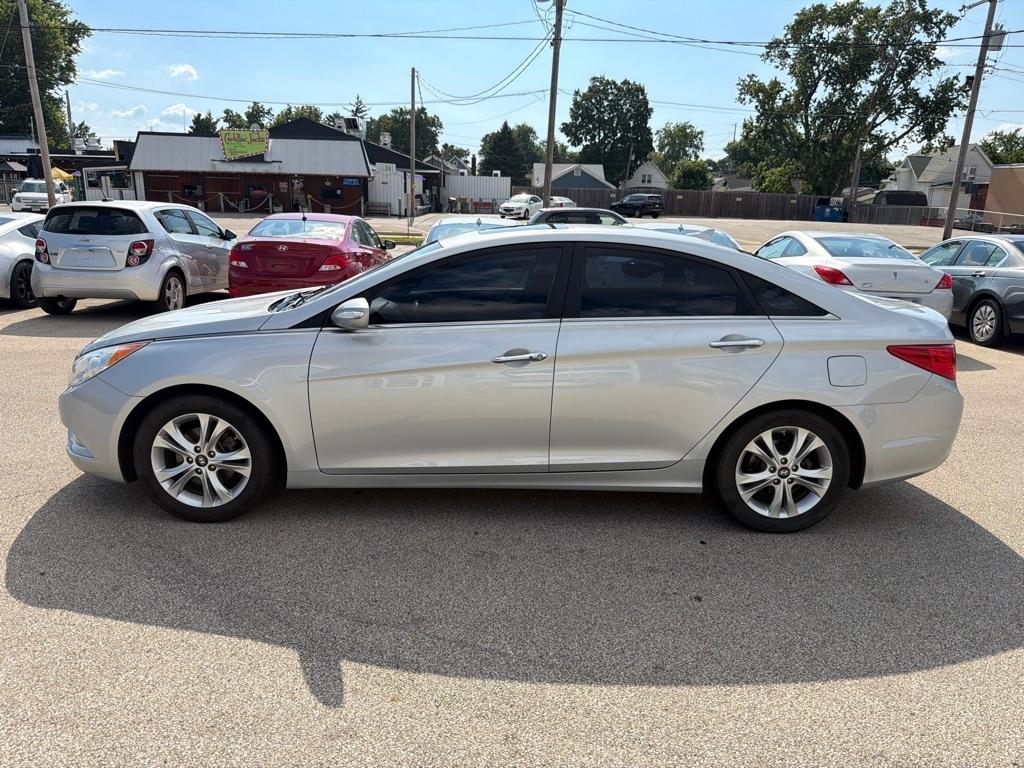 Hyundai Sonata 4dr Sdn 2.0L Auto Ltd w/17" Wheels 2011
