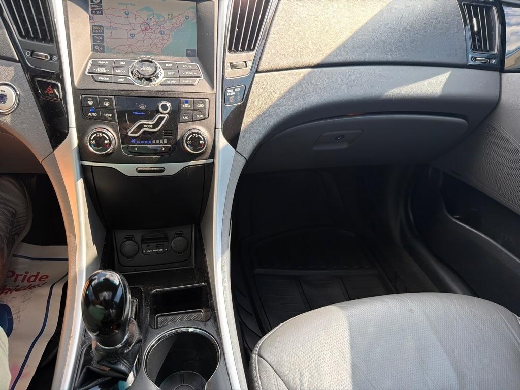 Hyundai Sonata 4dr Sdn 2.0L Auto Ltd w/17" Wheels 2011