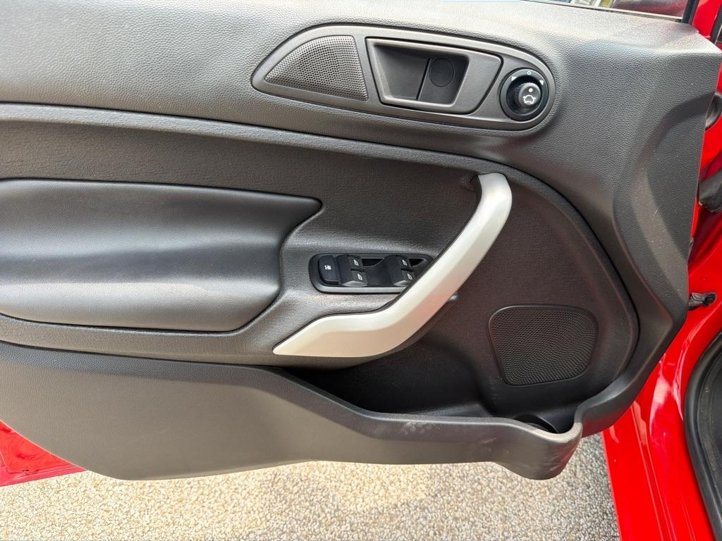 Ford Fiesta 4dr Sdn SEL 2012