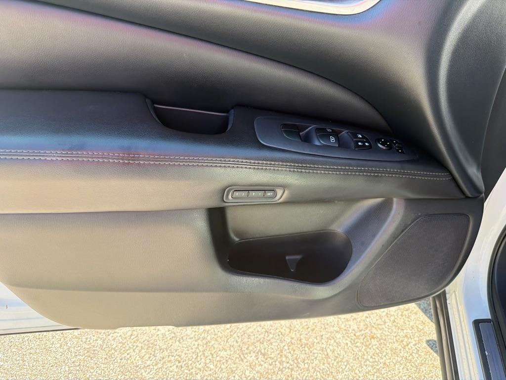 Nissan Pathfinder 4WD 4dr Platinum 2014