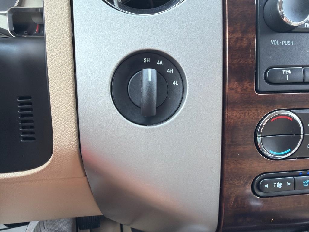 Ford Expedition EL 4WD 4dr King Ranch 2014