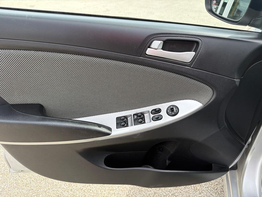Hyundai Accent 5dr HB Auto GS 2012