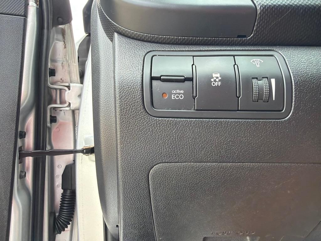 Hyundai Accent 5dr HB Auto GS 2012