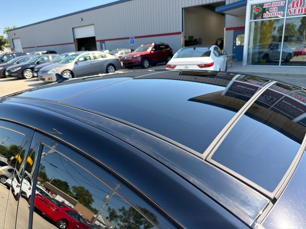 Hyundai Sonata 4dr Sdn 2.4L Auto Hybrid 2011
