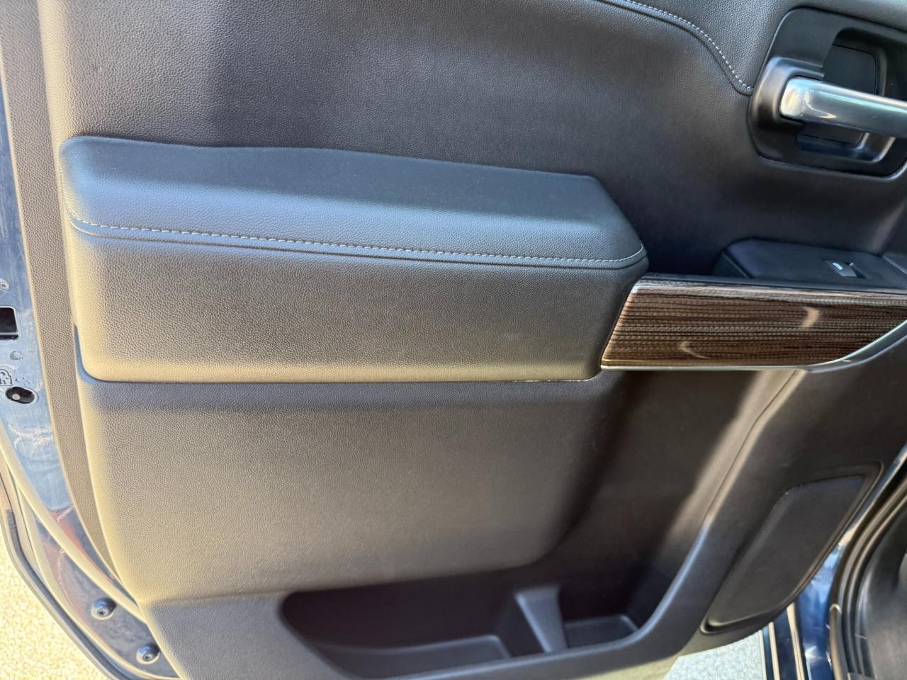 Chevrolet Silverado 1500 4WD Crew Cab 147" RST 2019