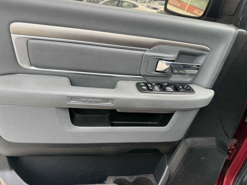 RAM 1500 4WD Crew Cab 140.5" Big Horn 2015