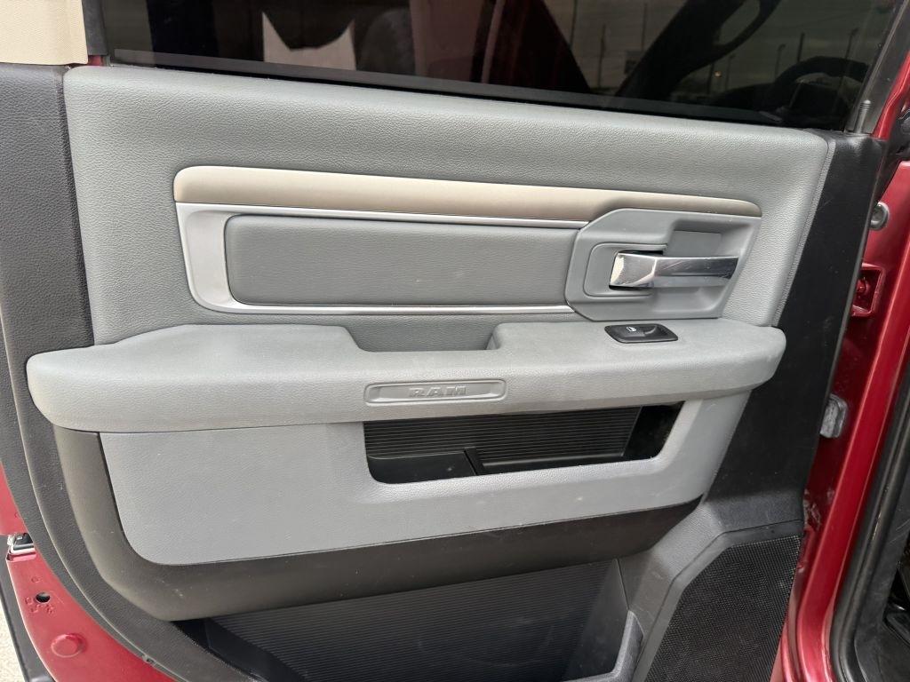 RAM 1500 4WD Crew Cab 140.5" Big Horn 2015