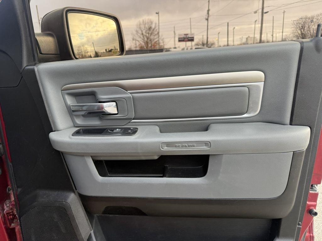RAM 1500 4WD Crew Cab 140.5" Big Horn 2015