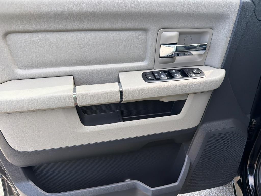 RAM 1500 2WD Crew Cab 140.5" Outdoorsman 2012