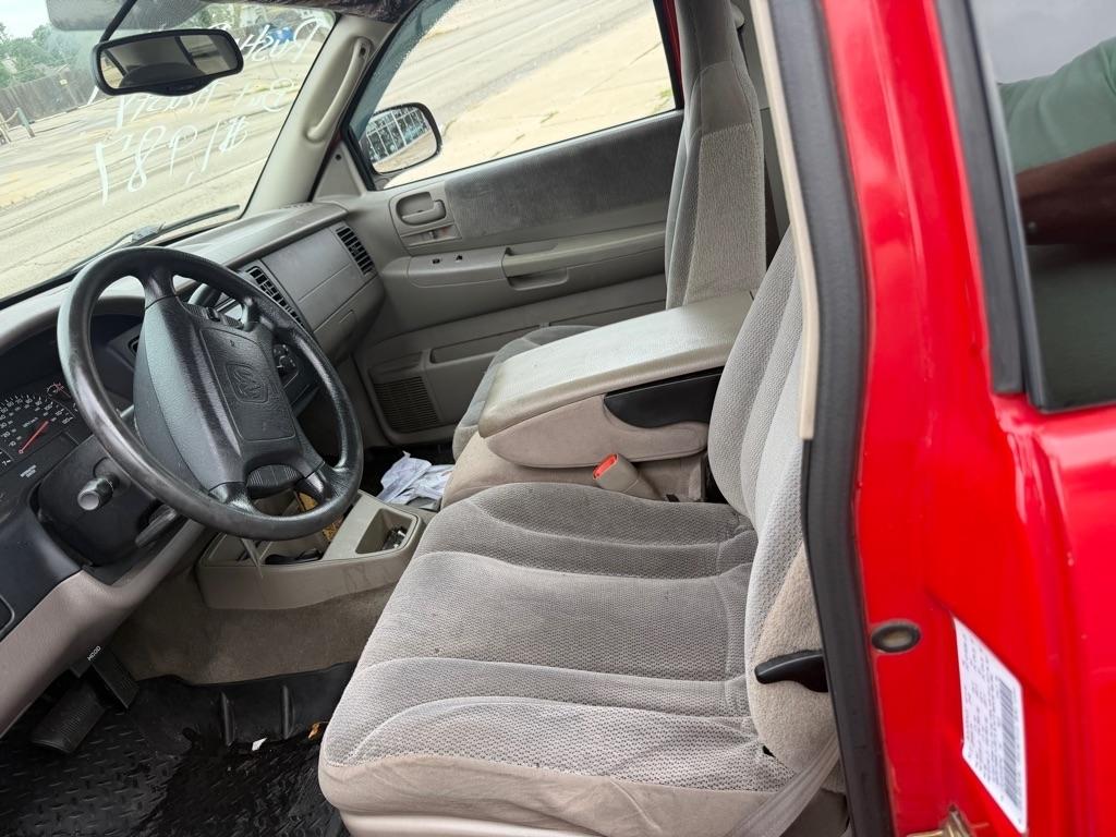 Dodge Dakota 2dr Club Cab 131" WB SLT 2004