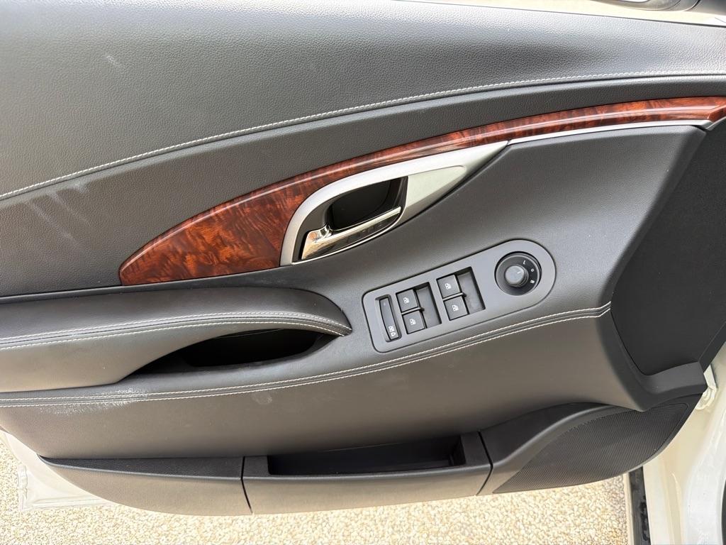 Buick LaCrosse 4dr Sdn CXL 3.0L FWD 2010
