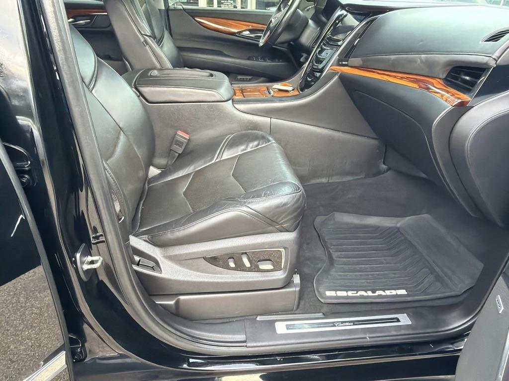 Cadillac Escalade 4WD 4dr Standard 2015